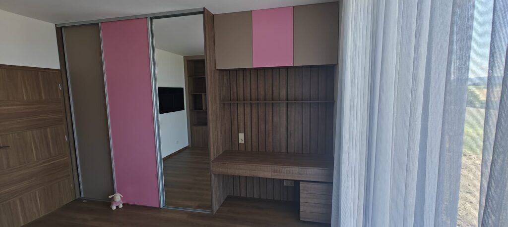 KOLEKCE VESTVANÝCH SKŘÍNÍ — fotografie 5